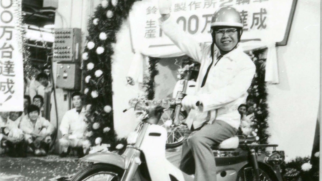 Pirmoji mūsų gamykla už Japonijos ribų buvo pastatyta Europoje. Tais laikais tai buvo didelis įvykis. 1963 m. gegužės mėn. Alsto mieste pradėti gaminti motociklai. „Super Cub 100“ – pirmasis nuo konvejerio nuriedėjęs dviratis.